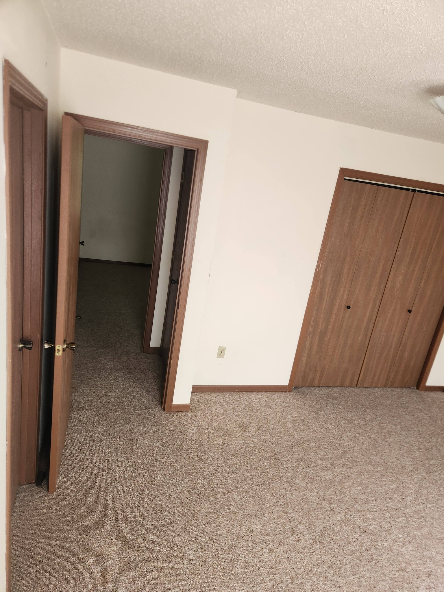 827 Foxrun Clinton Mo 11.jpg